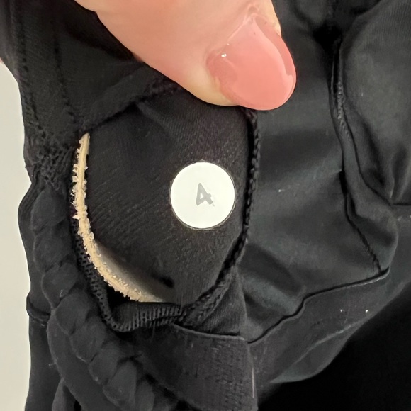 Size 4 LULULEMON tank top - Picture 2 of 4